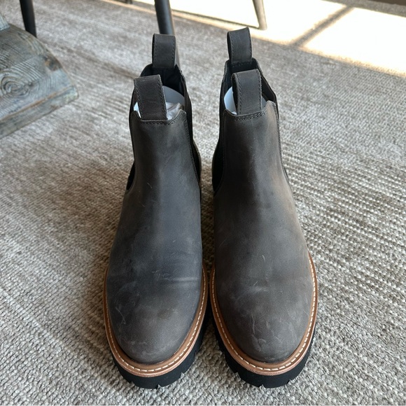 Nisolo Go-To Lug Chelsea Boot New In Box Size: 9 Color: Grey - Picture 2 of 9